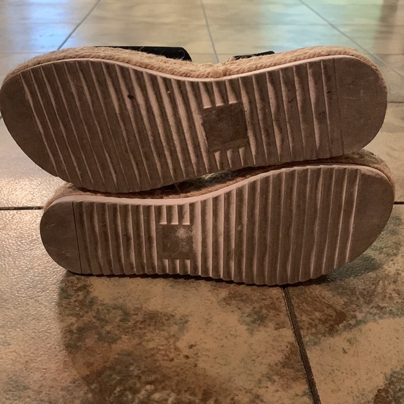 SODA Platform Sandals - Picture 7 of 9